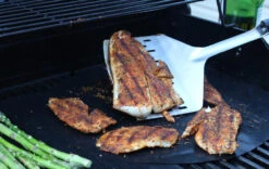 Grillight Giant Spatula And Light -Outdoor Kitchen Giant Spatula with food 2 08970.1687022584.1500.1500